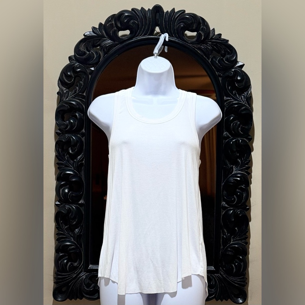 EVERY - All White Sleeveless Crewneck Razorback Top